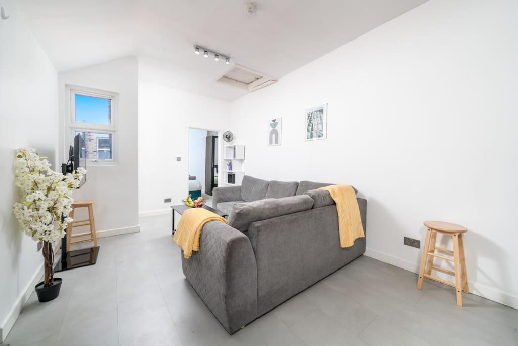 New 3Bed Stylish Apartment With Amazing Transport Лондон Экстерьер фото