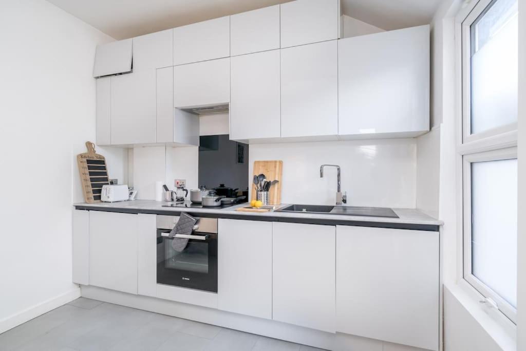 New 3Bed Stylish Apartment With Amazing Transport Лондон Экстерьер фото