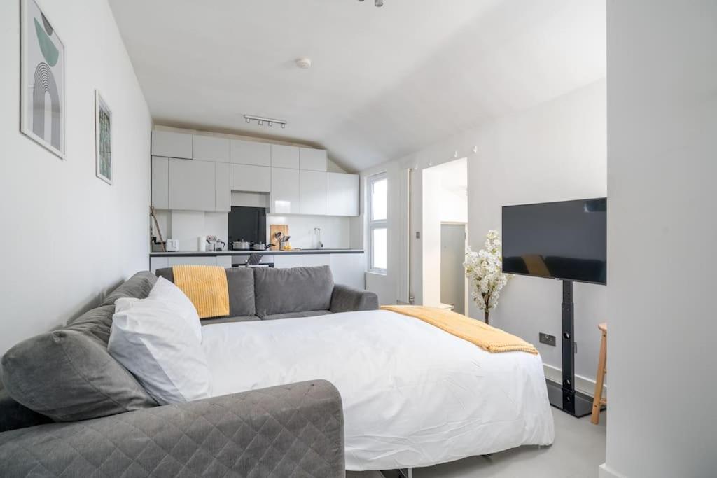 New 3Bed Stylish Apartment With Amazing Transport Лондон Экстерьер фото