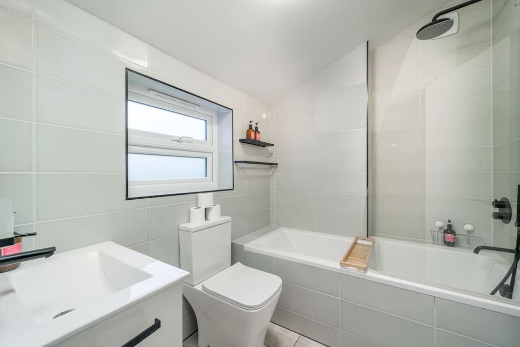 New 3Bed Stylish Apartment With Amazing Transport Лондон Экстерьер фото
