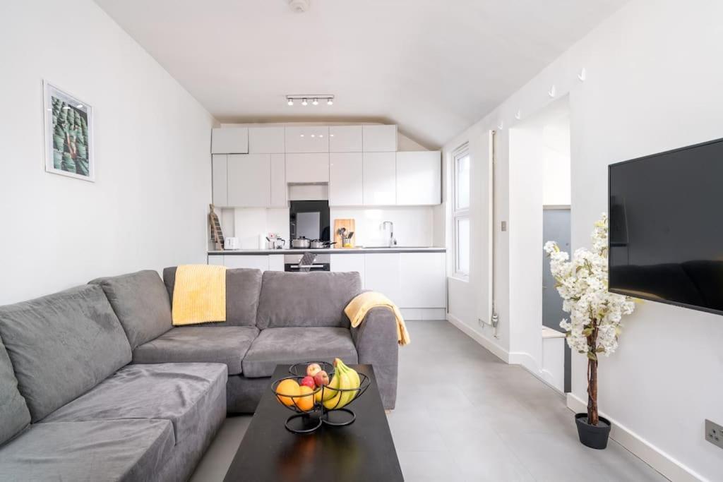 New 3Bed Stylish Apartment With Amazing Transport Лондон Экстерьер фото