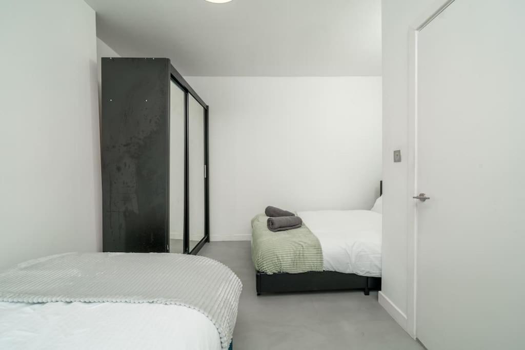 New 3Bed Stylish Apartment With Amazing Transport Лондон Экстерьер фото